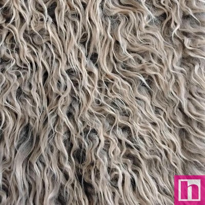67615 PELO FANTASIA CURLY (02) 150 CM. 480 GR/M2. POLIESTER 50%-ACRILICO 50% CAMEL Venta en piezas de 5.00 M