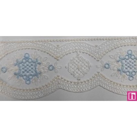 67176 PUNTILLA TUL BORDADO CLARA 65 MM. POLIESTER 100% MARFIL/CELESTE Venta en piezas de 13.00 M
