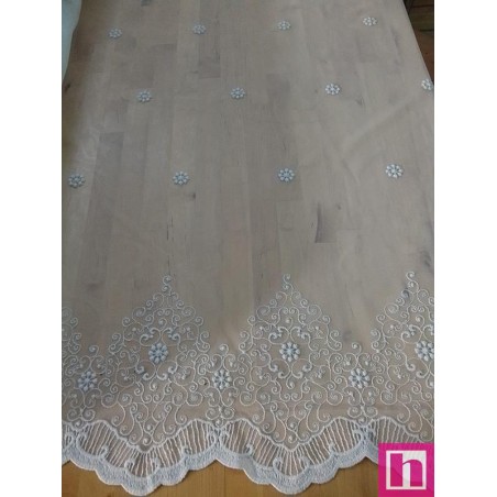 62879 TUL BORDADO AMBOS LADOS NISA 1.50 MTS. POLIESTER 100% BEIG BORDADO ROSA Venta en piezas de 15.00 M