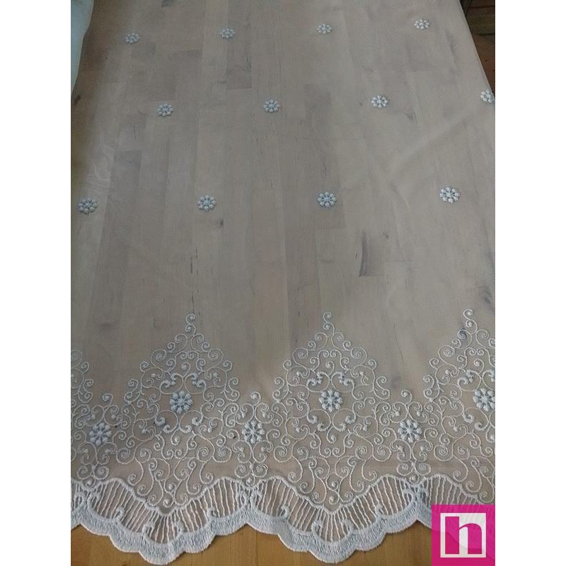 62879 TUL BORDADO AMBOS LADOS NISA 1.50 MTS. POLIESTER 100% BEIG BORDADO ROSA Venta en piezas de 15.00 M